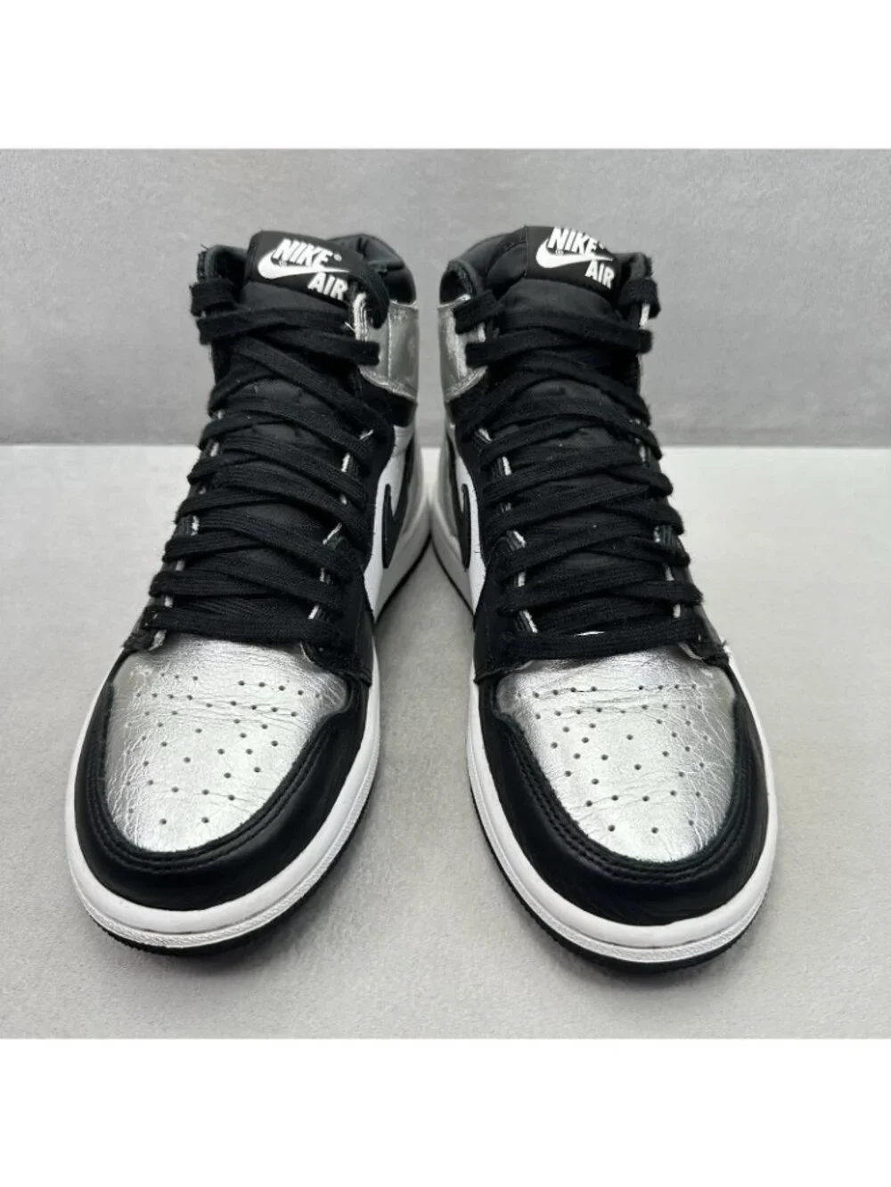 Womens Size 6 Nike Air‎ Jordan 1 Retro High Silver Toe Shoes Metallic Sneakers